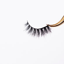 Load image into Gallery viewer, Stunna - High Lash Darling